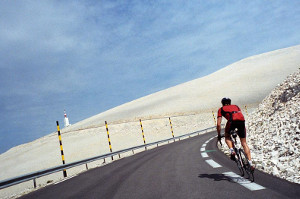 Cycliste sur la route du Ventoux
